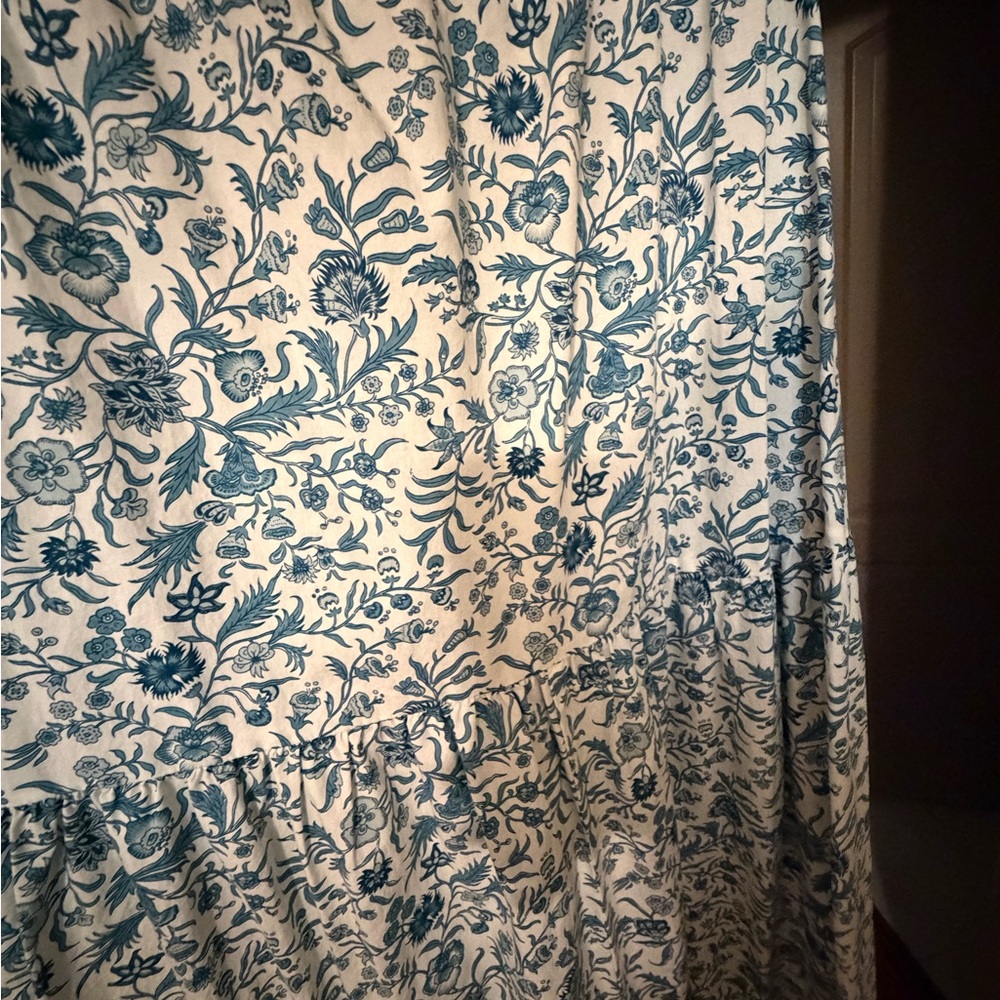 Floral Blue and White Women's Dress with tie back bow! M! LOFT Beach - Picture 5 of 9